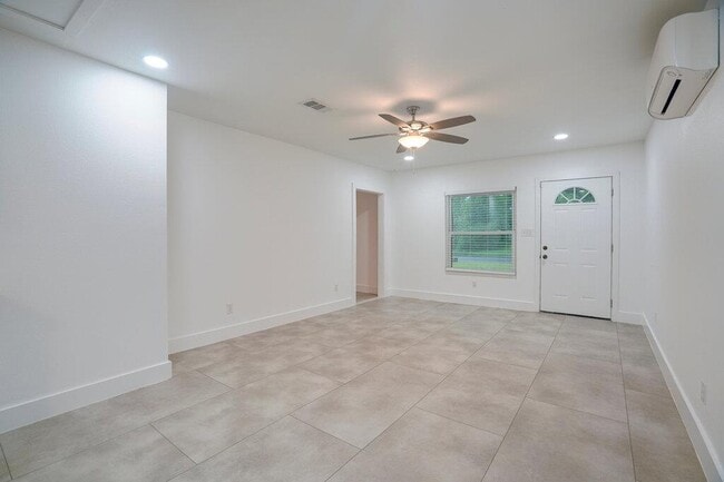 Photo - 1800 Grace St