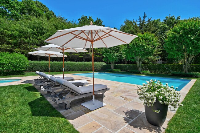 Photo - 12 Hedge Row Ln