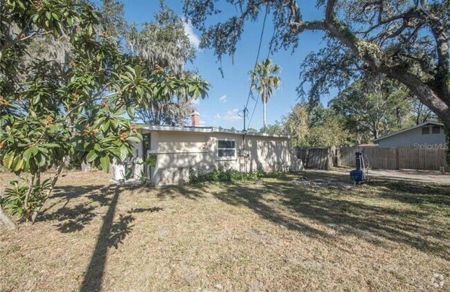 Building Photo - 9541 Round Lk Dr Rental