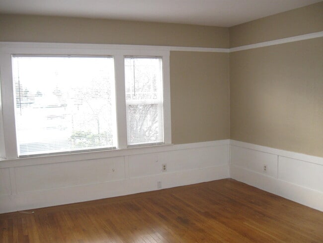 Building Photo - 2316 Brooks Ave Unit 2316 Brooks Ave