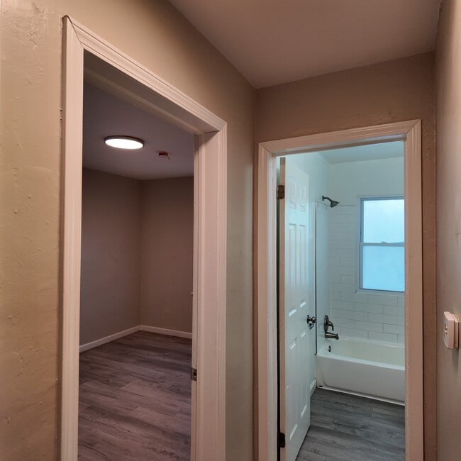 Photo - 9277 Vaughan St