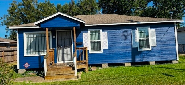 Building Photo - 9413 Merle St