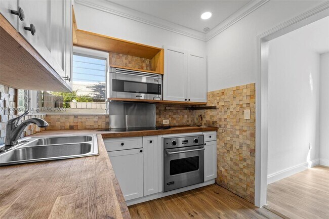 Photo - 738 Fernwood Rd