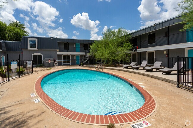 Pool MS.jpg - Mueller Square