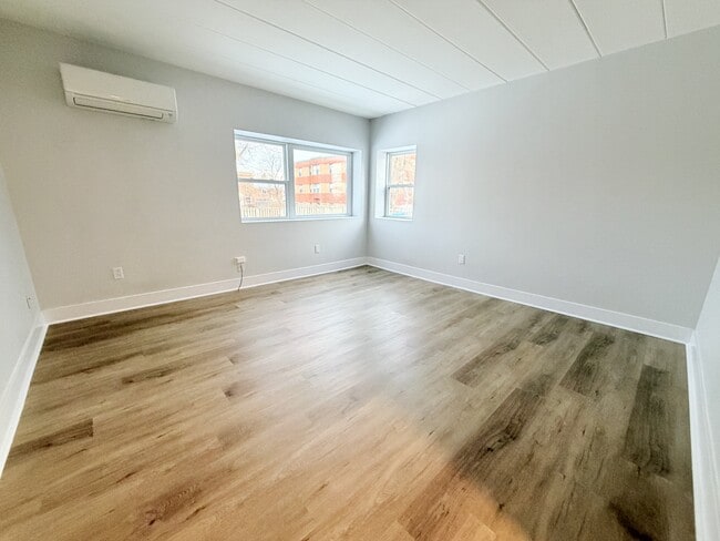 Photo - 301 Indian Rd S Unit 5