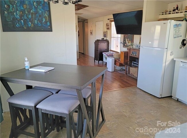 Photo - 135 Fowler Ln