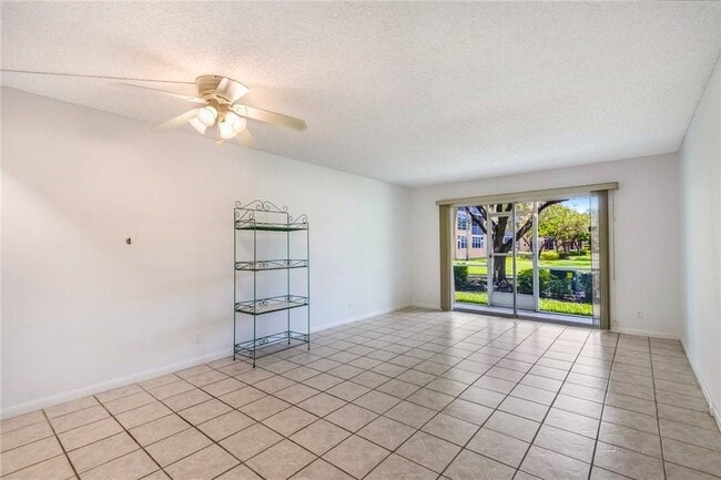 Photo - 1400 SW 124th Terrace Unidad 105Q