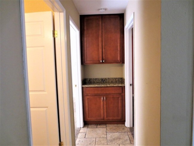 Photo - 962 S Mollison Ave Unidad 3