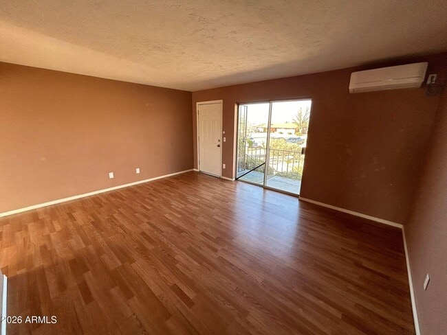 Photo - 1955 E 8th St Unidad 6