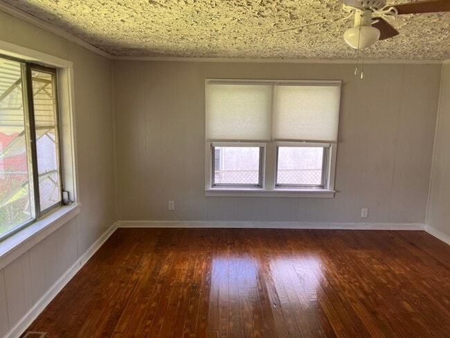 Photo - 2 bedroom home in Historic Downtown Walkin...