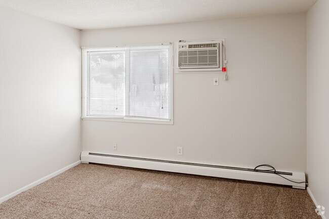 2BR, 1BA - Chanhassen Village