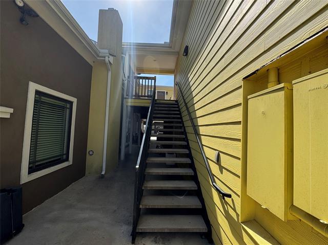 Building Photo - 5016 I-35 Unit B