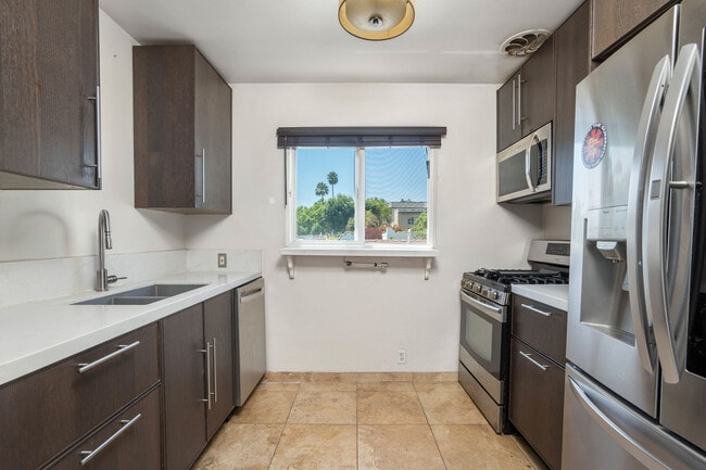 Photo - 1435 N Fairfax Ave Unit 19