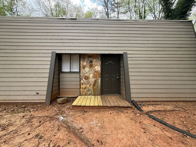 Building Photo - 540/542 Rustwood Dr Unit 540 Rustwood Dr