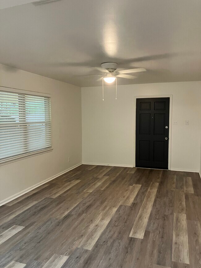 23 Rosemunn Dr Unit B