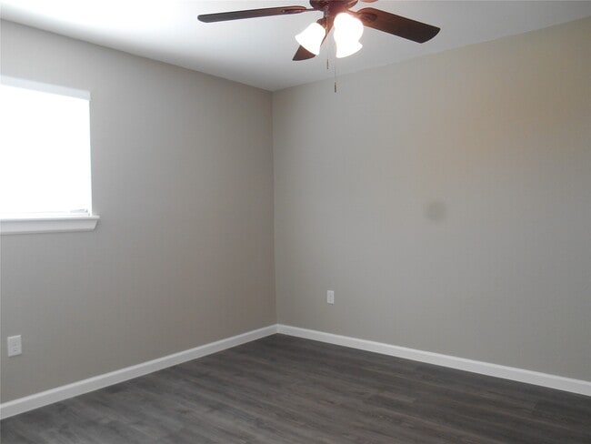 Photo - 1547 Greenfield Rd