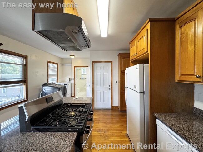 30 Hume Ave Unit 2