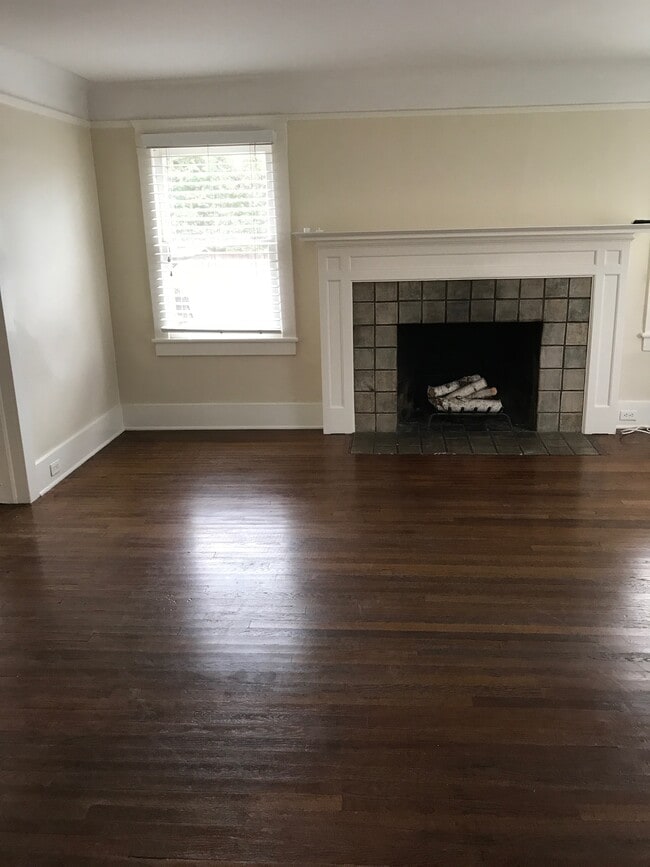 Living Room - 914 S Los Robles Ave