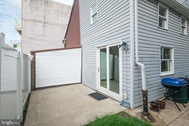Photo - 1130 Crease St