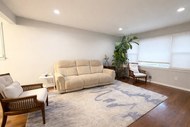 Building Photo - 2775 Morris Ave Unit 1