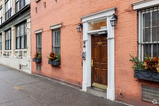 Photo - 511 Hudson St