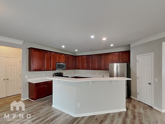 Photo - 457 Leaflet Ives Trail