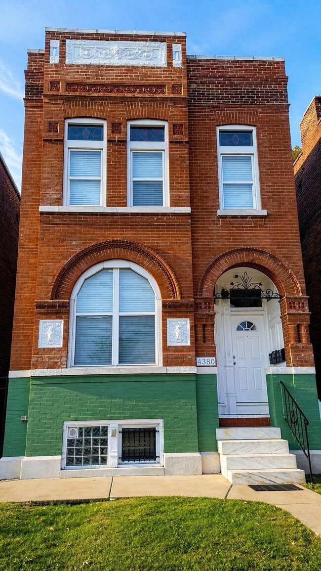 Building Photo - 4380 Chouteau Ave Unit 4380 Chouteau 2F