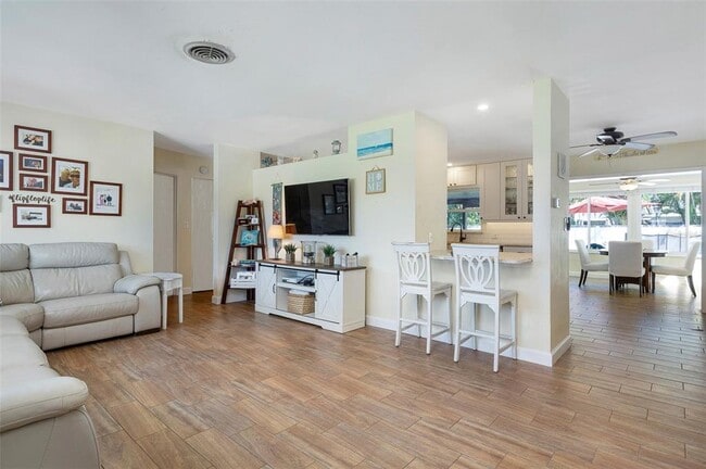 Photo - 731 44th Ave NE