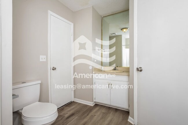 Building Photo - 225 Auburn Leaf Dr