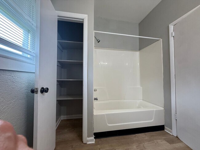 Photo - 509 W 8th St