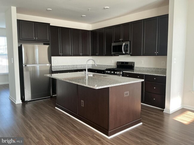 Photo - Great rental in Embrey Mill!