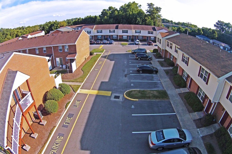 College Square at Harbour View Townhomes For Rent in Suffolk, VA