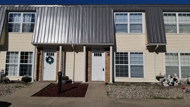 Building Photo - 3 Bedroom Duplex in Albion!!!