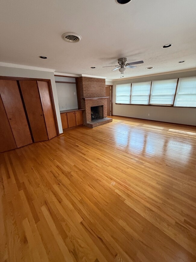 Photo - 413 Briarmont Dr