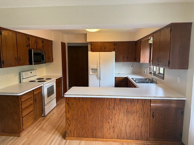 Photo - 276 Palomino Dr S