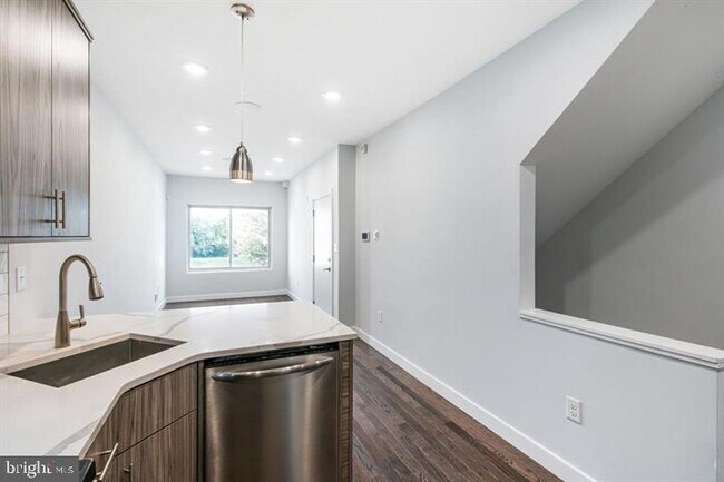 Photo - 1752 N Marshall St Unidad 1