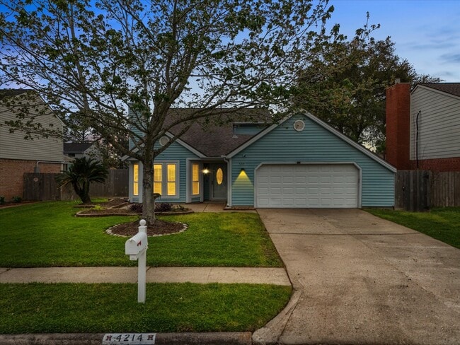 Building Photo - 4214 Fernside Dr