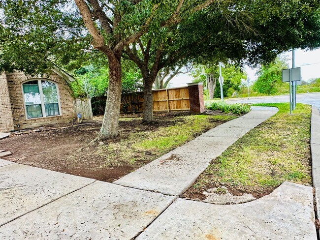 Photo - 5643 Walnut Glen Ln