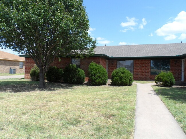 Building Photo - 404 N Nolan River Rd Unit B Rental