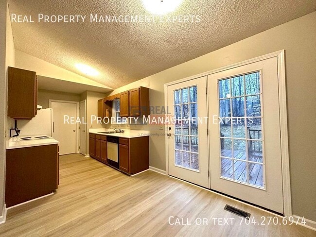 Photo - 174 Overcreek Rd