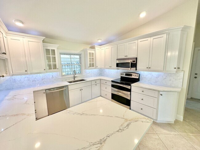 Photo - **4 BED / 3 BATH ** SINGLE FAMILY ** NO HOA ** CENTRAL NAPLES ** ANNUAL **