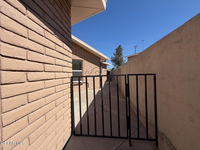 Photo - 293 Atlantic Rd