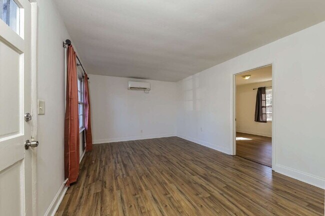 "Cozy 2-Bedroom Gem on Bond Street – Pet-Friendly Winston-Salem!"