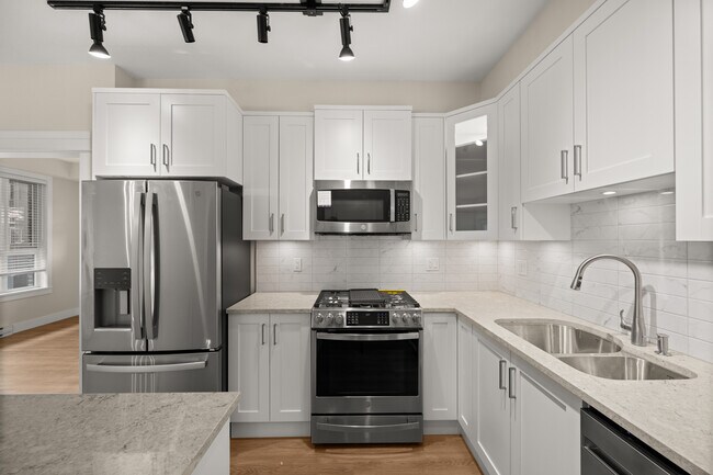 Photo - 20932-20983 83 Ave