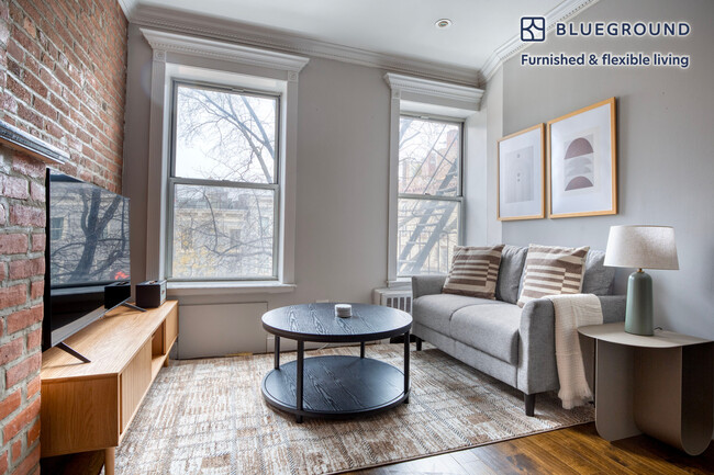Building Photo - 566 Hudson St Rental