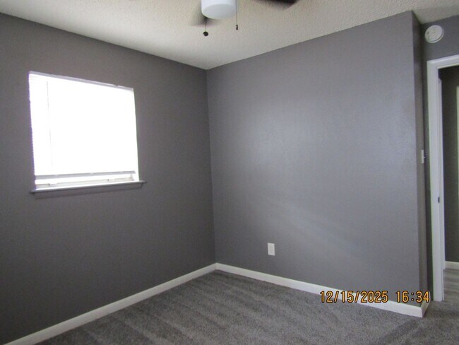 Photo - Nice home in the Woodland Hills Area!