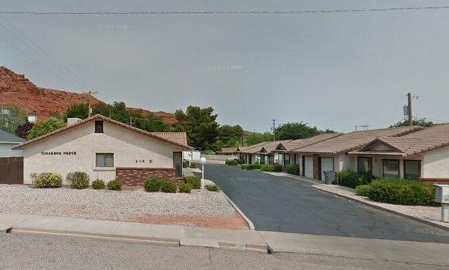 Building Photo - 2 Bedroom Townhouse with a Garage!