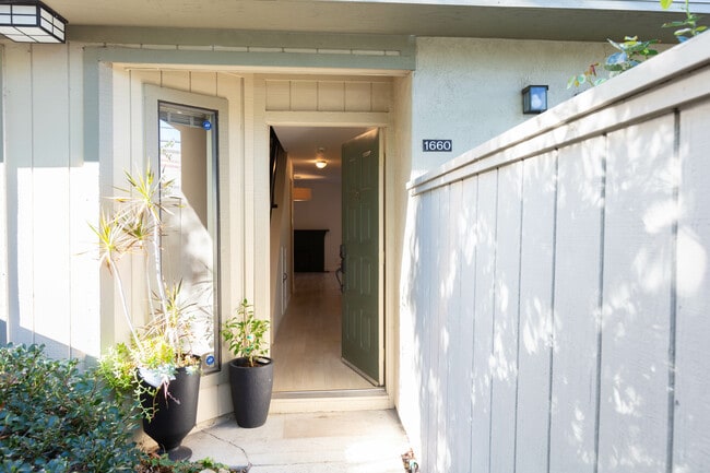 Photo - 1660 Parkside Dr