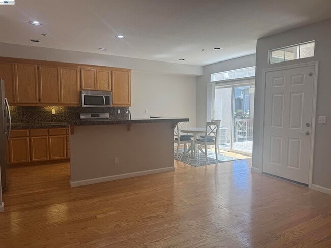 Photo - 3162 Golden Crest Common Unit 3