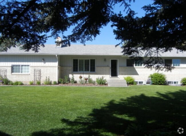 Building Photo - 2051 Hughes Dr Rental